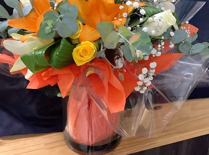 Compositions élégantes et durables en fleurs artificielles